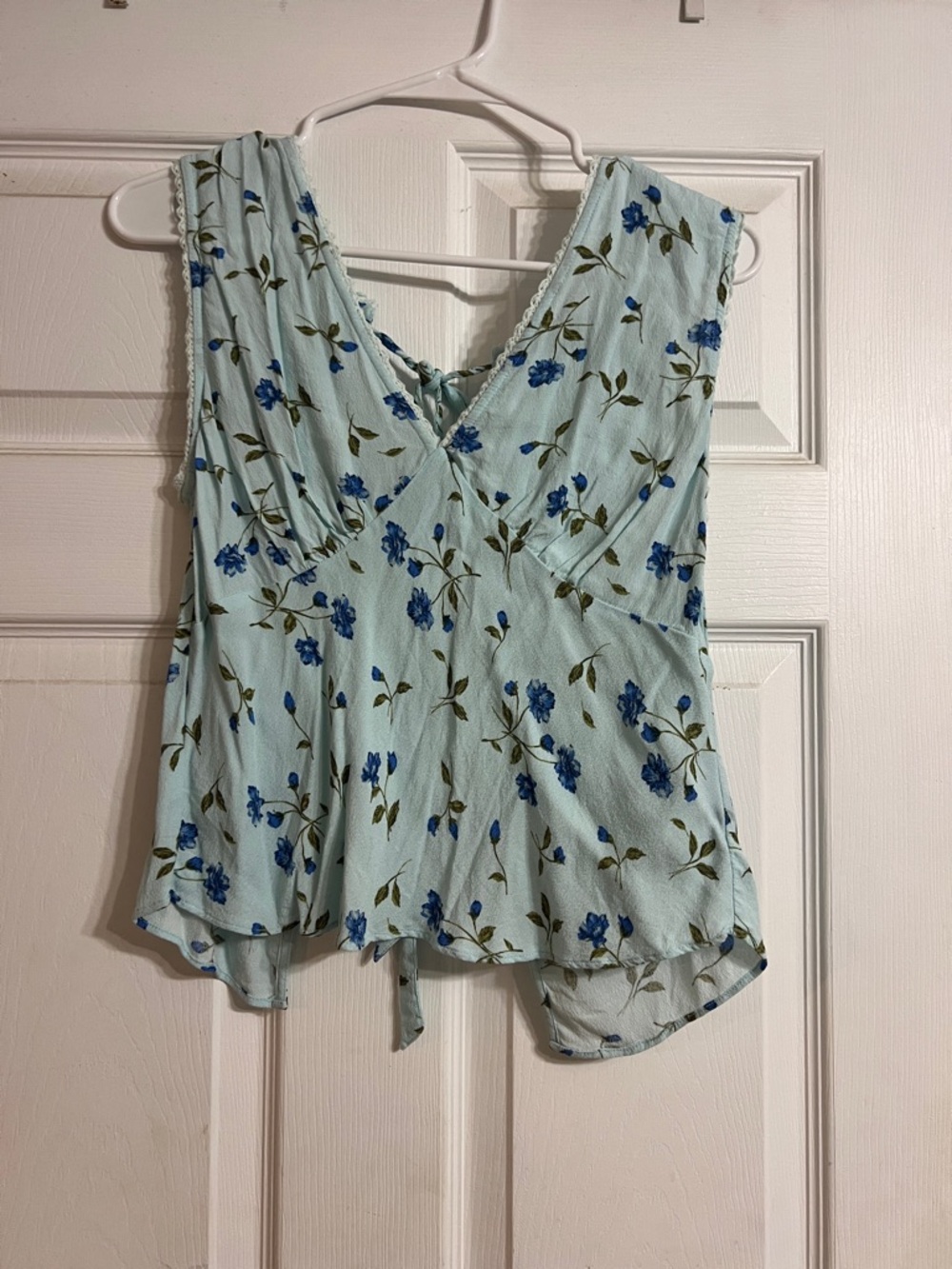 American Eagle Outfitters Light Blue Floral V-Neck Peplum Cami
